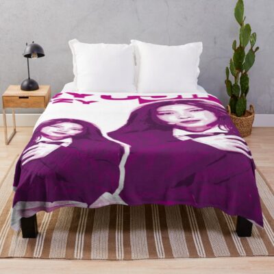 Ryujin ITZY Graphic Throw Blanket