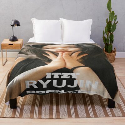 ITZY Ryujin Cute Throw Blanket